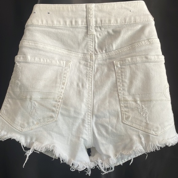American Eagle white jean shorts distressed eyelet pockets peak through Sz 6 - Picture 3 of 7